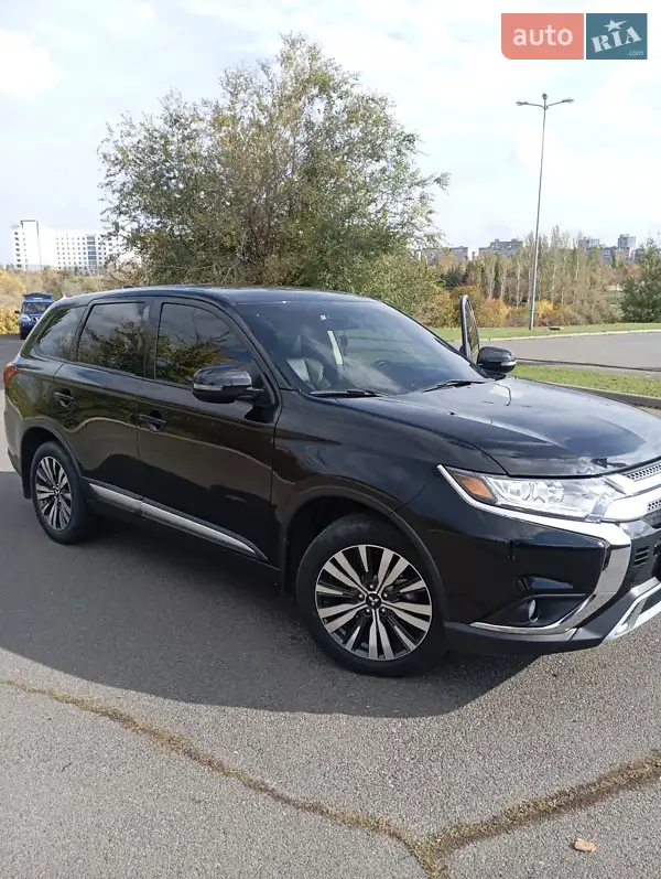 Mitsubishi Outlander 2019 VIN JA4AZ3A31LZ025228 фото оголошення 15 з 51