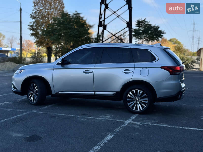 Внедорожник / Кроссовер Mitsubishi Outlander 2020 в Днепре фото 9 Внедорожник / Кроссовер Mitsubishi Outlander 2020 в Днепре