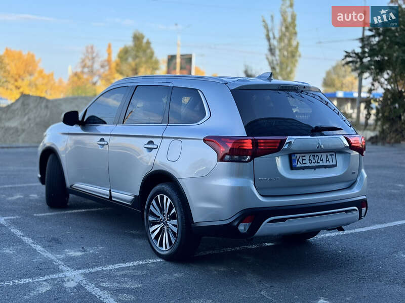 Внедорожник / Кроссовер Mitsubishi Outlander 2020 в Днепре фото 8 Внедорожник / Кроссовер Mitsubishi Outlander 2020 в Днепре