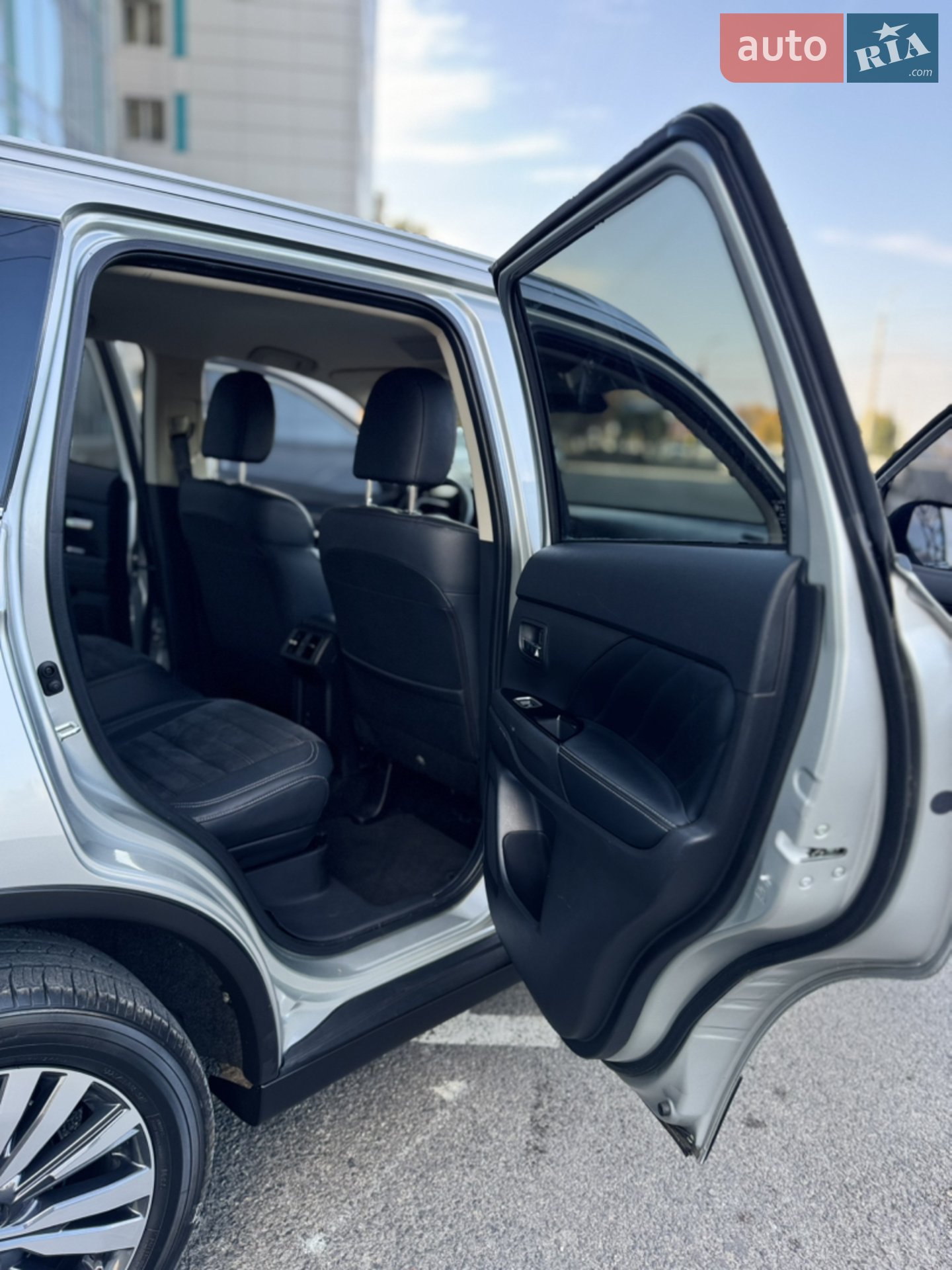 2020 Mitsubishi Outlander - мініатюра 32