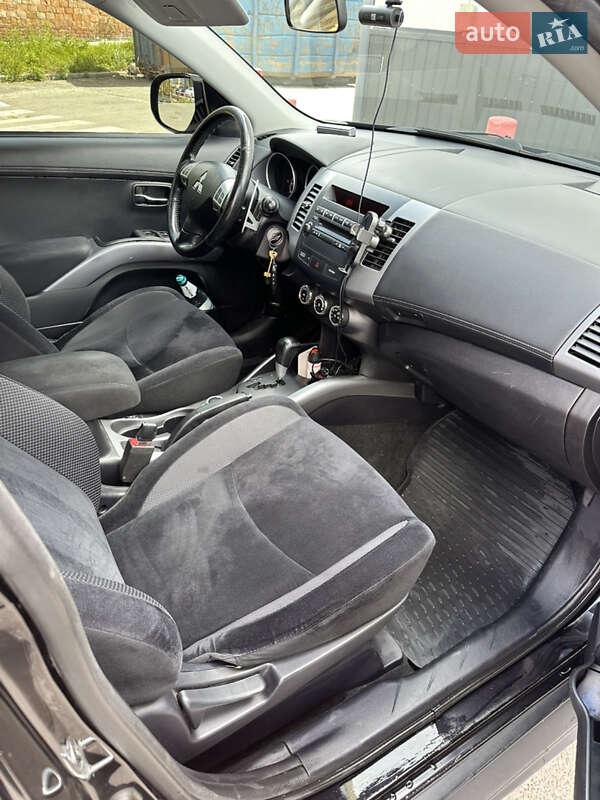 Позашляховик / Кросовер Mitsubishi Outlander 2011 в Львові фото 7 Позашляховик / Кросовер Mitsubishi Outlander 2011 в Львові