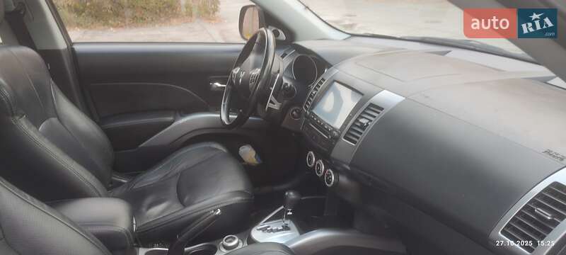 Позашляховик / Кросовер Mitsubishi Outlander 2010 в Києві