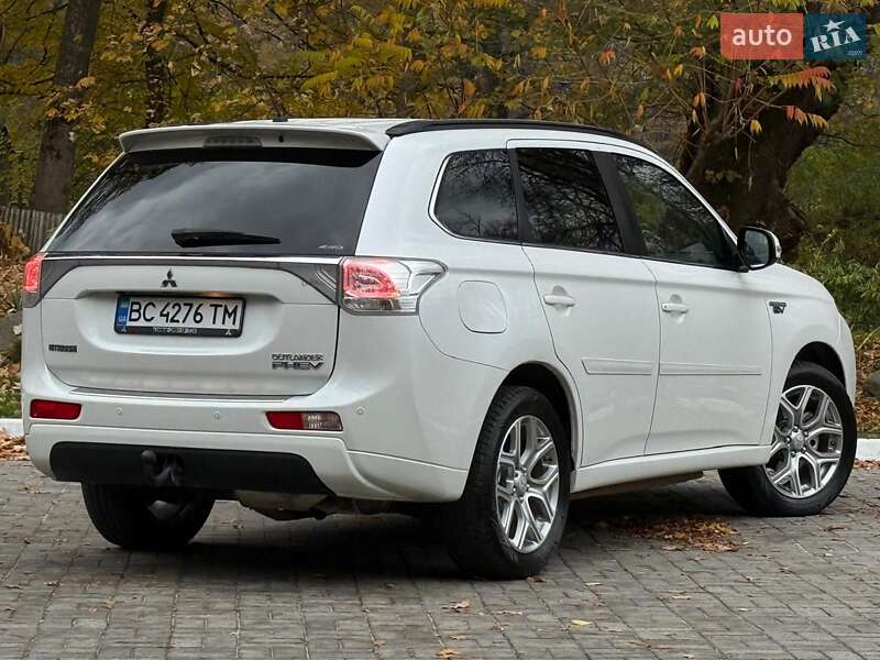 Внедорожник / Кроссовер Mitsubishi Outlander 2014 в Дрогобыче фото 23 Внедорожник / Кроссовер Mitsubishi Outlander 2014 в Дрогобыче