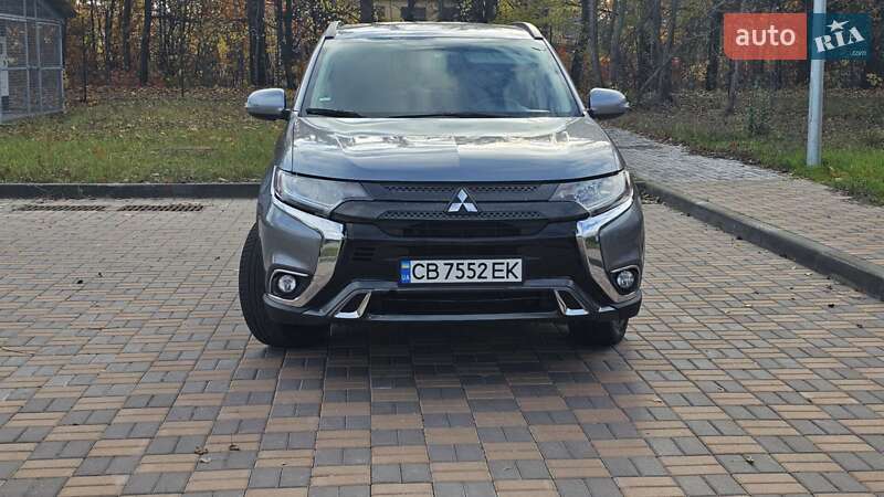 Внедорожник / Кроссовер Mitsubishi Outlander 2018 в Чернигове