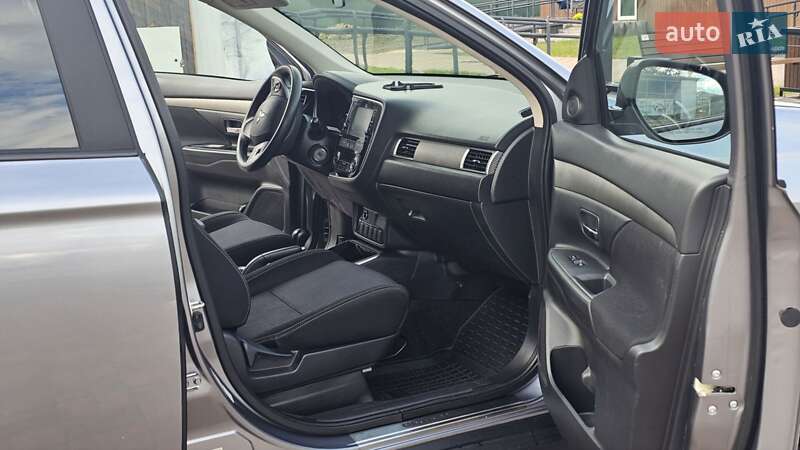 Внедорожник / Кроссовер Mitsubishi Outlander 2018 в Чернигове