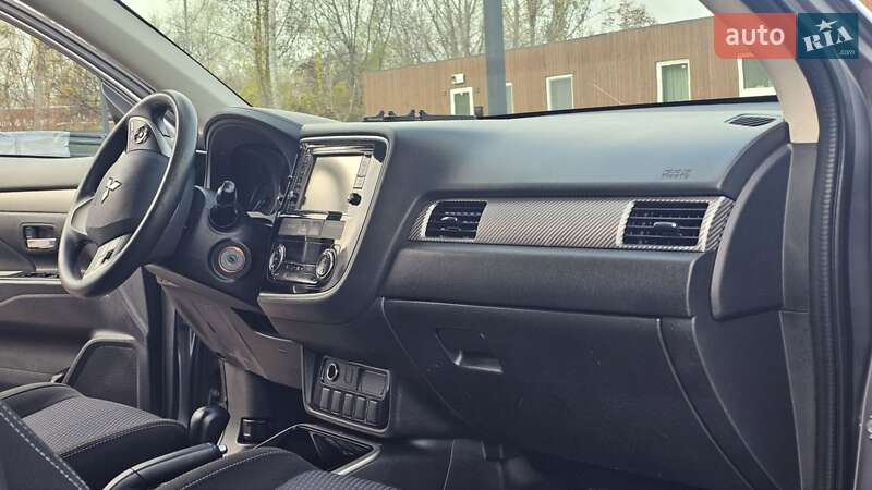 Внедорожник / Кроссовер Mitsubishi Outlander 2018 в Чернигове