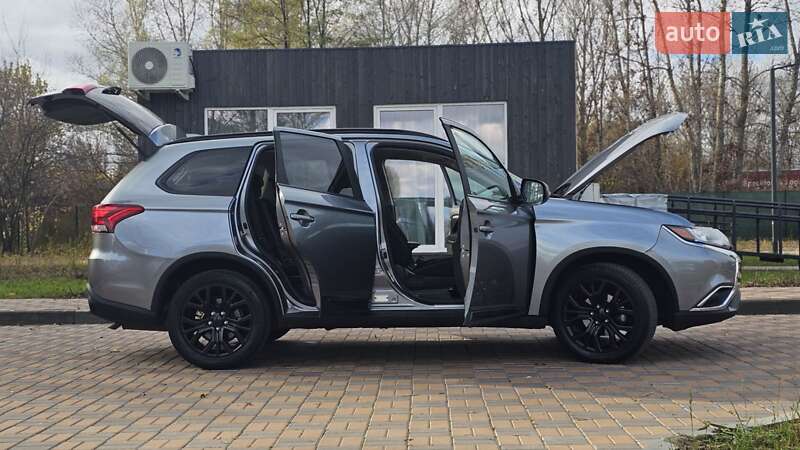 Внедорожник / Кроссовер Mitsubishi Outlander 2018 в Чернигове