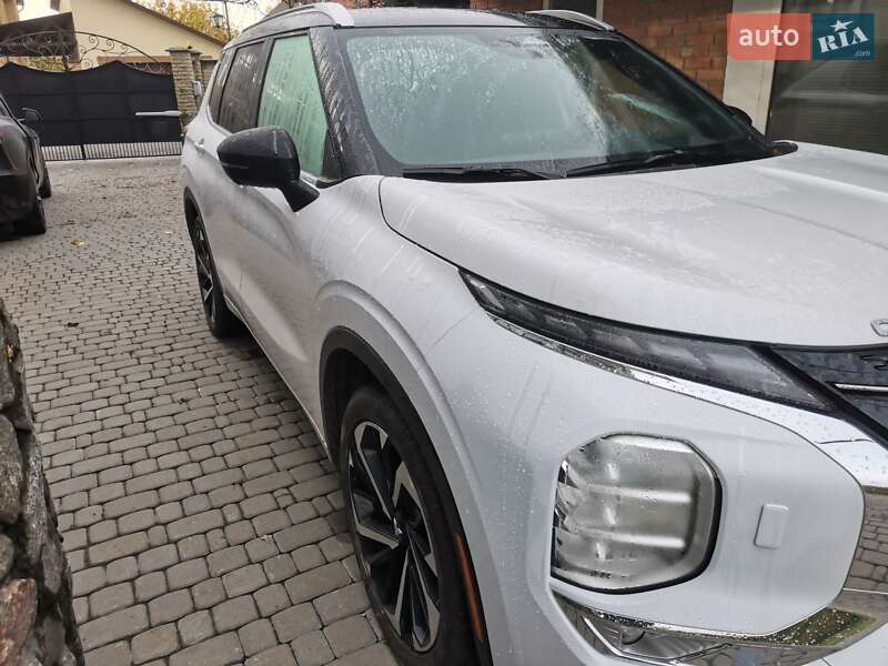 Позашляховик / Кросовер Mitsubishi Outlander 2023 в Полтаві фото 14 Позашляховик / Кросовер Mitsubishi Outlander 2023 в Полтаві