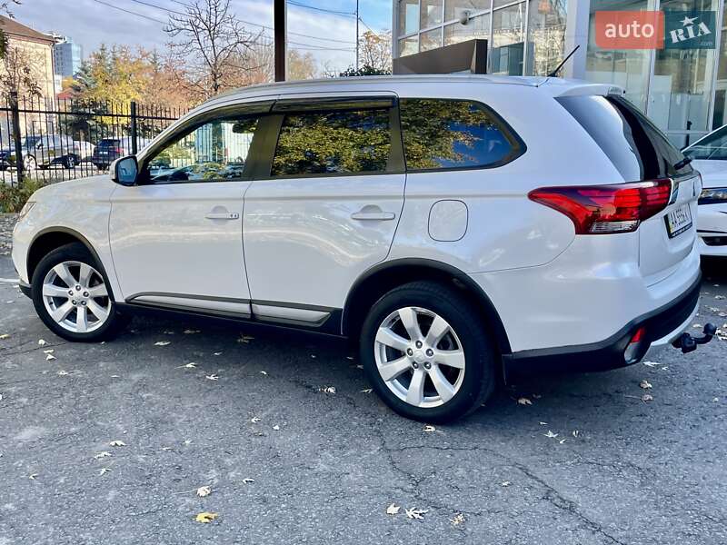 Внедорожник / Кроссовер Mitsubishi Outlander 2015 в Киеве фото 14 Внедорожник / Кроссовер Mitsubishi Outlander 2015 в Киеве