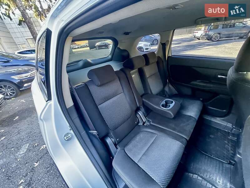 Внедорожник / Кроссовер Mitsubishi Outlander 2015 в Киеве фото 30 Внедорожник / Кроссовер Mitsubishi Outlander 2015 в Киеве
