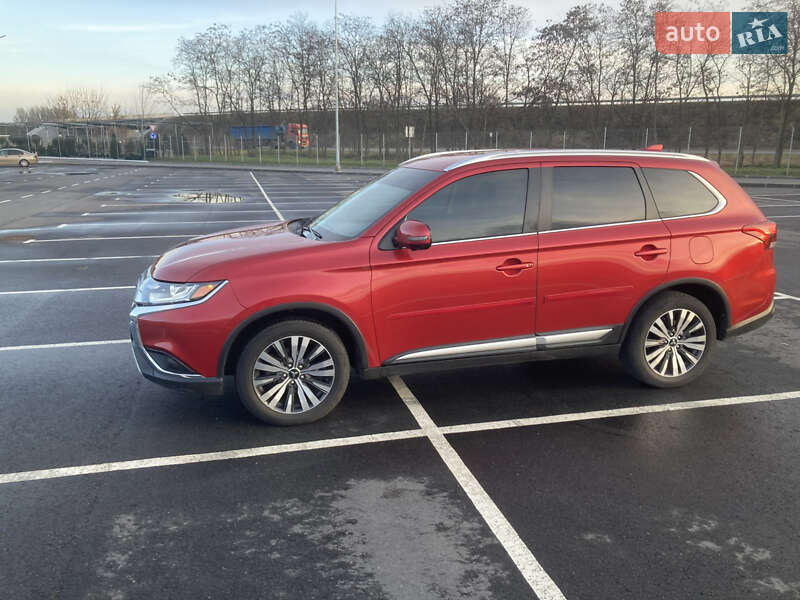 Внедорожник / Кроссовер Mitsubishi Outlander 2018 в Днепре