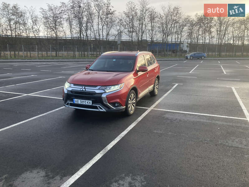Внедорожник / Кроссовер Mitsubishi Outlander 2018 в Днепре