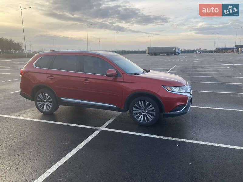 Внедорожник / Кроссовер Mitsubishi Outlander 2018 в Днепре
