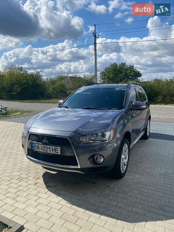 Mitsubishi Outlander 2011