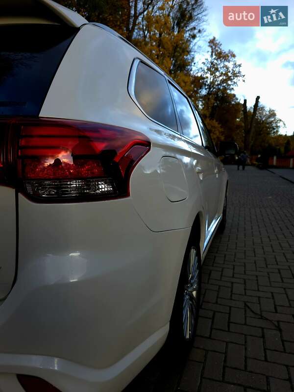 Позашляховик / Кросовер Mitsubishi Outlander 2018 в Львові фото 8 Позашляховик / Кросовер Mitsubishi Outlander 2018 в Львові