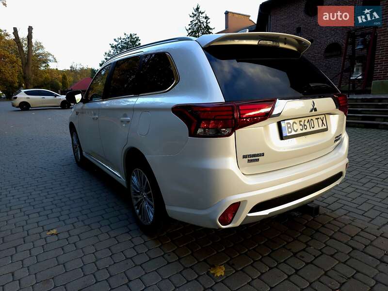 Позашляховик / Кросовер Mitsubishi Outlander 2018 в Львові фото 12 Позашляховик / Кросовер Mitsubishi Outlander 2018 в Львові