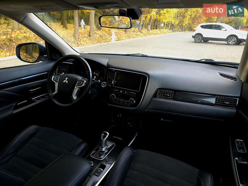 Позашляховик / Кросовер Mitsubishi Outlander 2018 в Львові фото 22 Позашляховик / Кросовер Mitsubishi Outlander 2018 в Львові