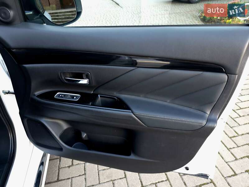 Позашляховик / Кросовер Mitsubishi Outlander 2018 в Львові фото 31 Позашляховик / Кросовер Mitsubishi Outlander 2018 в Львові