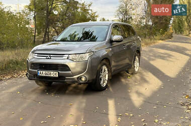 Позашляховик / Кросовер Mitsubishi Outlander 2014 в Києві