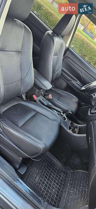 Позашляховик / Кросовер Mitsubishi Outlander 2013 в Кривому Розі фото 27 Позашляховик / Кросовер Mitsubishi Outlander 2013 в Кривому Розі
