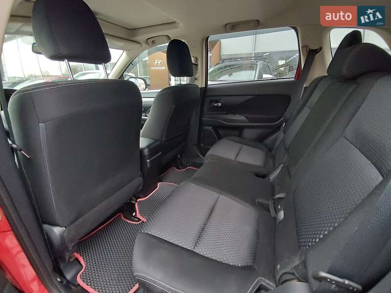 Внедорожник / Кроссовер Mitsubishi Outlander 2015 в Полтаве фото 12 Внедорожник / Кроссовер Mitsubishi Outlander 2015 в Полтаве