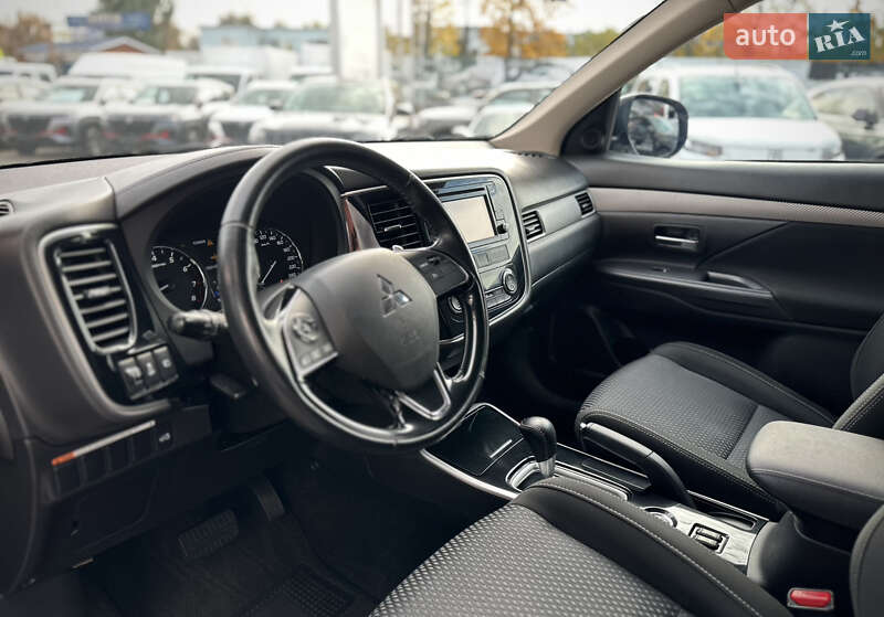 Позашляховик / Кросовер Mitsubishi Outlander 2017 в Дніпрі