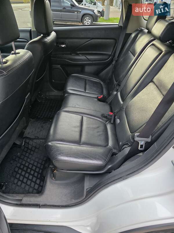 Внедорожник / Кроссовер Mitsubishi Outlander 2015 в Золотоноше фото 20 Внедорожник / Кроссовер Mitsubishi Outlander 2015 в Золотоноше