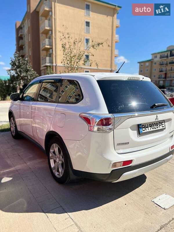 Позашляховик / Кросовер Mitsubishi Outlander 2014 в Одесі