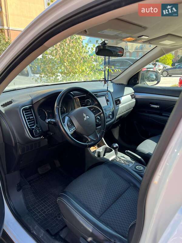 Позашляховик / Кросовер Mitsubishi Outlander 2014 в Одесі