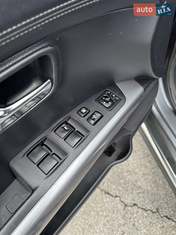 Внедорожник / Кроссовер Mitsubishi Outlander 2011 в Полтаве