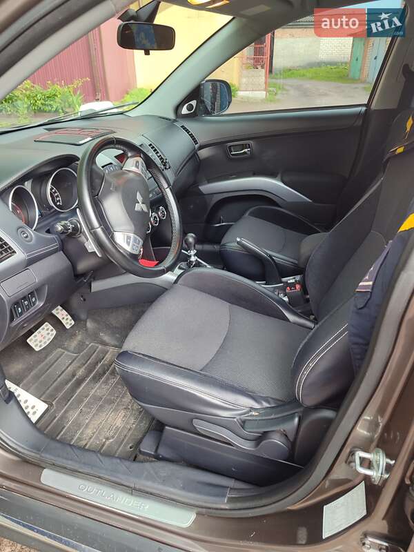 Внедорожник / Кроссовер Mitsubishi Outlander 2010 в Печенегах