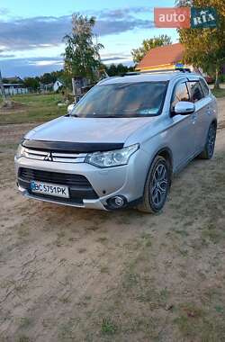 Позашляховик / Кросовер Mitsubishi Outlander 2014 в Новояворівську