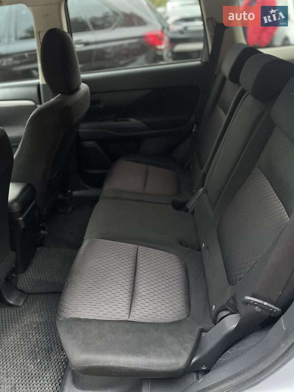 Внедорожник / Кроссовер Mitsubishi Outlander 2012 в Днепре