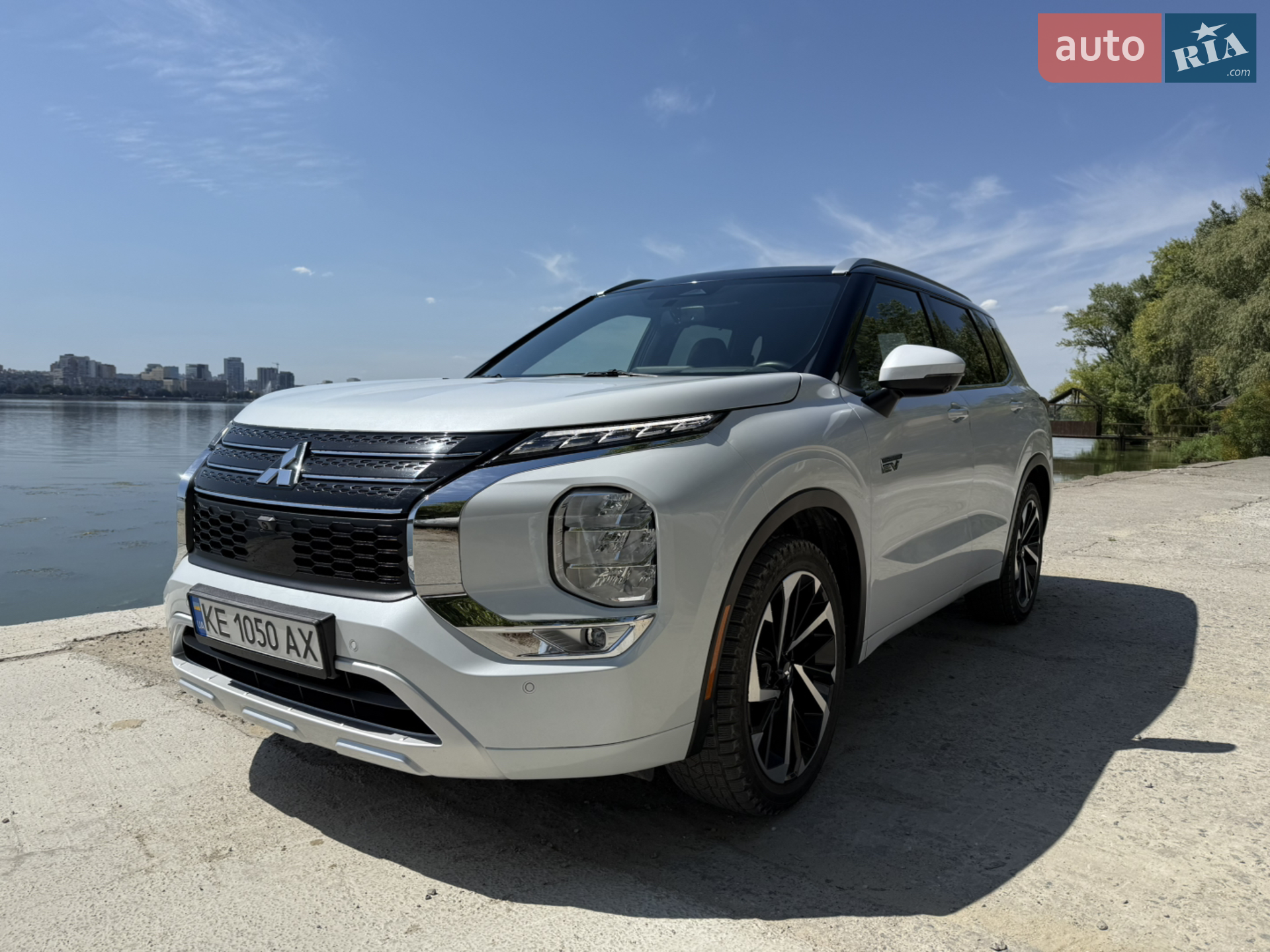 2022 Mitsubishi Outlander - фото 1