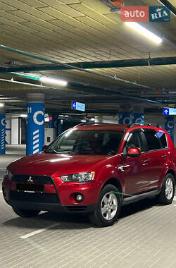 Позашляховик / Кросовер Mitsubishi Outlander 2010 в Києві