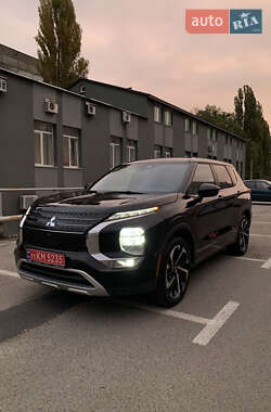Позашляховик / Кросовер Mitsubishi Outlander 2022 в Києві