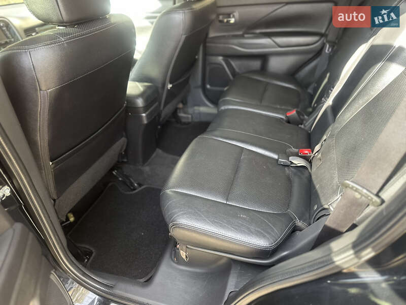 Внедорожник / Кроссовер Mitsubishi Outlander 2016 в Киеве