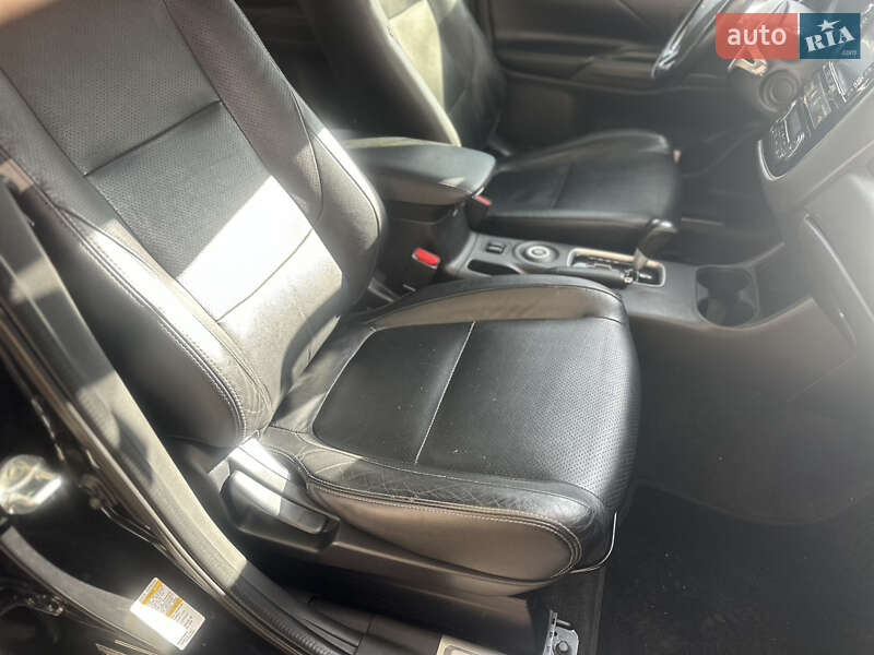 Внедорожник / Кроссовер Mitsubishi Outlander 2016 в Киеве