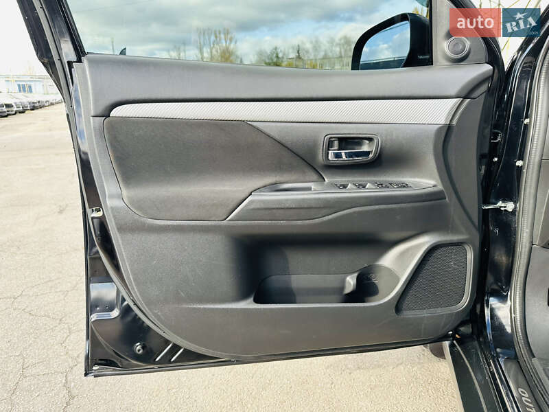 Внедорожник / Кроссовер Mitsubishi Outlander 2018 в Харькове