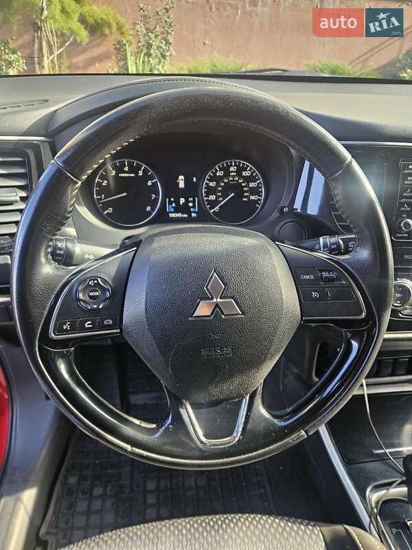 Позашляховик / Кросовер Mitsubishi Outlander 2017 в Полтаві