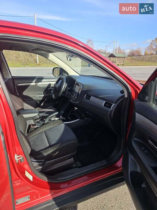 Позашляховик / Кросовер Mitsubishi Outlander 2017 в Полтаві