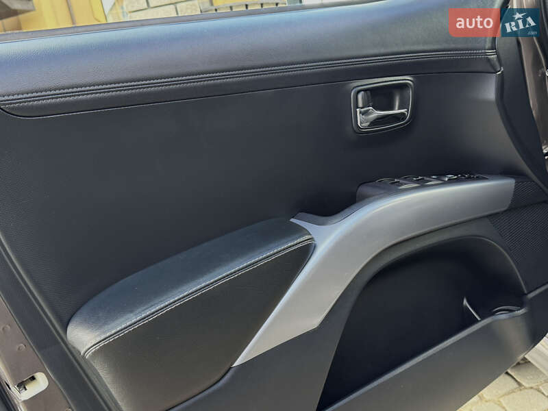 Внедорожник / Кроссовер Mitsubishi Outlander 2012 в Дрогобыче