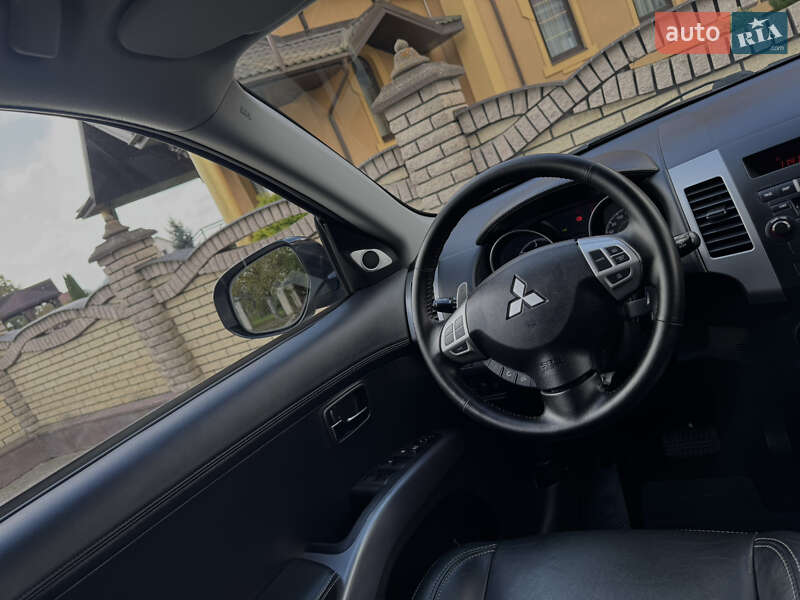 Внедорожник / Кроссовер Mitsubishi Outlander 2012 в Дрогобыче