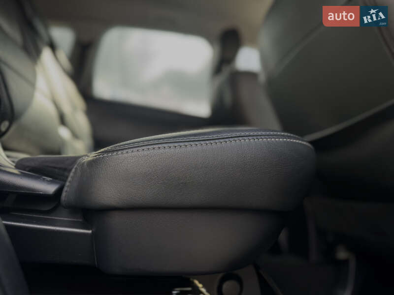 Внедорожник / Кроссовер Mitsubishi Outlander 2012 в Дрогобыче