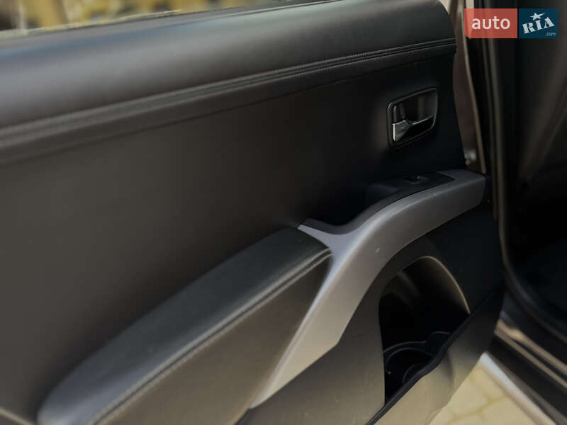 Внедорожник / Кроссовер Mitsubishi Outlander 2012 в Дрогобыче