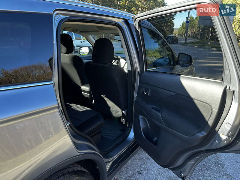 Внедорожник / Кроссовер Mitsubishi Outlander 2017 в Кропивницком фото 15 Внедорожник / Кроссовер Mitsubishi Outlander 2017 в Кропивницком