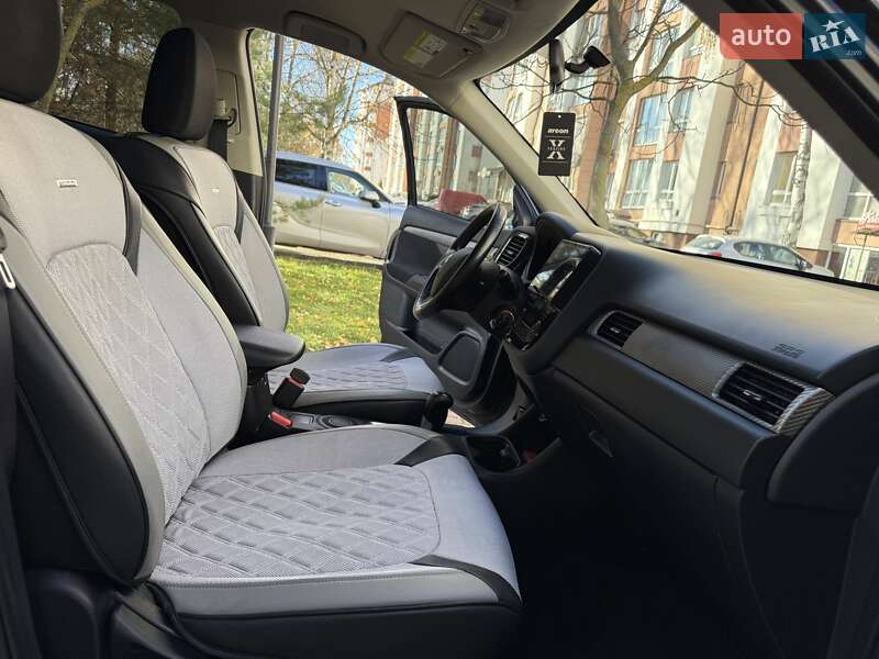 Внедорожник / Кроссовер Mitsubishi Outlander 2014 в Ивано-Франковске