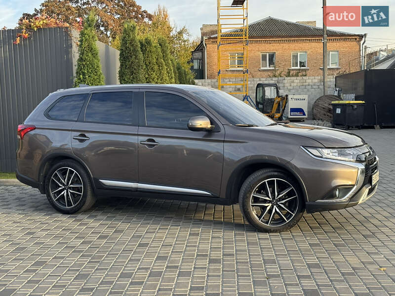 Внедорожник / Кроссовер Mitsubishi Outlander 2020 в Кропивницком фото 4 Внедорожник / Кроссовер Mitsubishi Outlander 2020 в Кропивницком