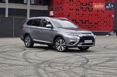 Внедорожник / Кроссовер Mitsubishi Outlander 2019 в Киеве