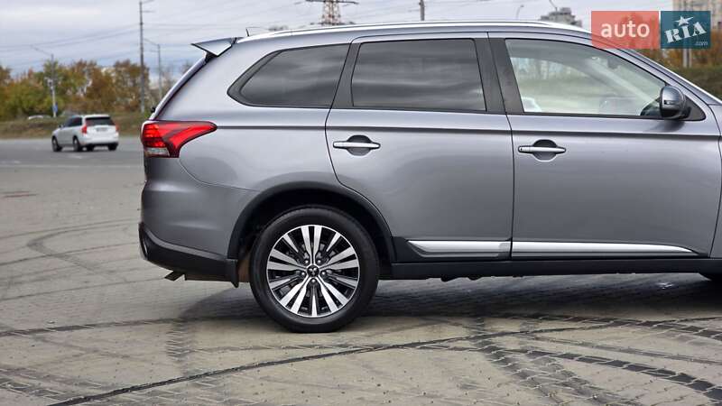 Позашляховик / Кросовер Mitsubishi Outlander 2019 в Києві фото 16 Позашляховик / Кросовер Mitsubishi Outlander 2019 в Києві
